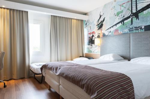 Tempat tidur dalam kamar di Good Morning+ Malmö