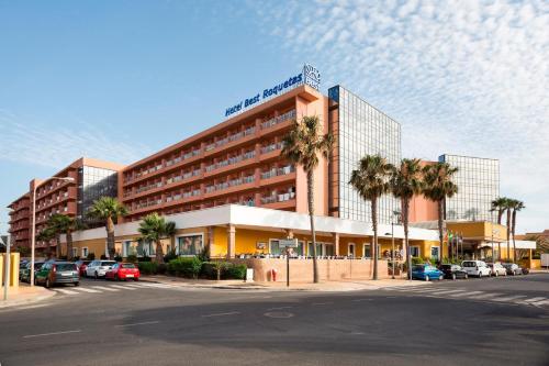 El edificio en el que está el hotel