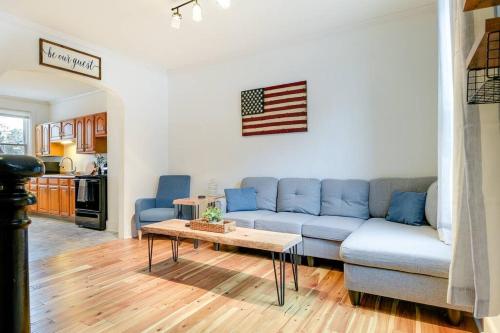 Cuina o zona de cuina de Cozy Retreat in Downtown Lancaster with Backyard Patio