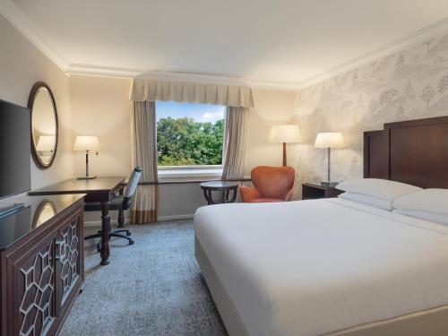 Cama ou camas em um quarto em Delta Hotels by Marriott St Pierre Country Club