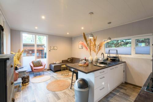 a kitchen with a island in the middle of a room at Heerlijk Huisje Hoenderloo in Hoenderloo