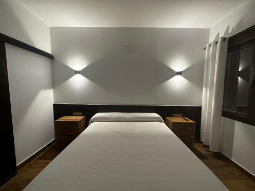 Una cama o camas en una habitación de Hotel Rural Irina