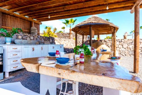 Αίθριο ή υπαίθριος χώρος στο Eco Village Finca De Arrieta - Yurts and Stone Cottages - Shared Pool - Walking distance to Arrieta Beach