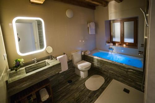 a bathroom with a tub and a toilet and a sink at Casa Juancito in Santiago de Compostela