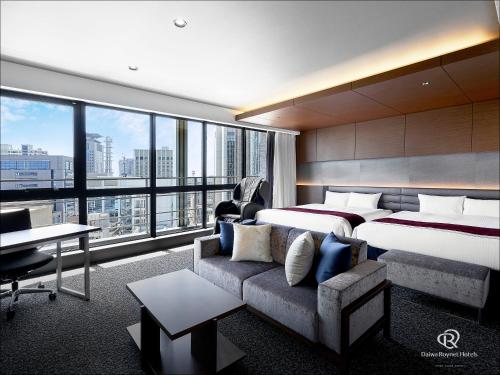 Khu vực ghế ngồi tại Daiwa Roynet Hotel KOBE-SANNOMIYA PREMIER