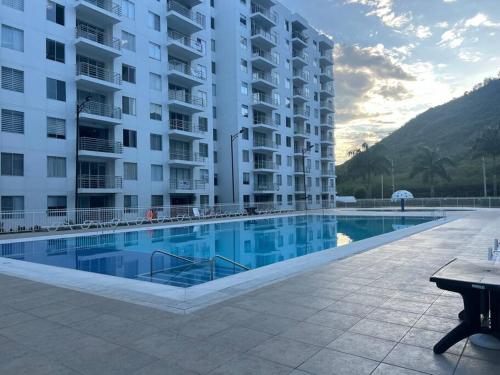 Πισίνα στο ή κοντά στο Hermoso apartamento para descansar en familia