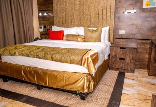 A bed or beds in a room at Joker Hotel and Suites