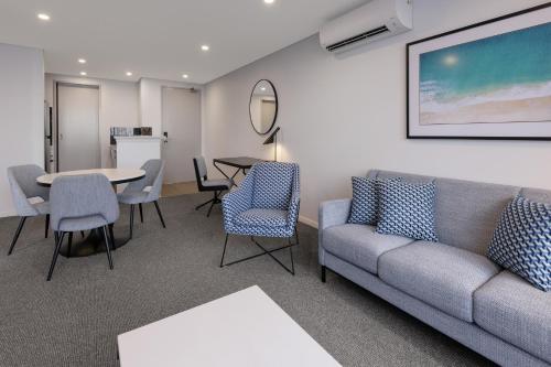 O zonă de relaxare la Meriton Suites Broadbeach