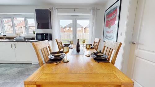 Una cocina o cocineta en Rare find - new build 3 bedroom house near Cheshire Oaks