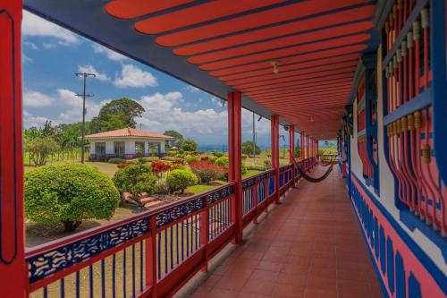 En balkon eller terrasse på Hotel Arrayanes del Quindío