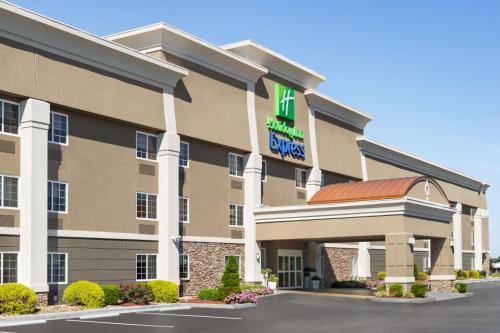 Holiday Inn Express - Bowling Green, an IHG Hotel في بولينغ غرين: تقديم نزل واجنحة هامبتون