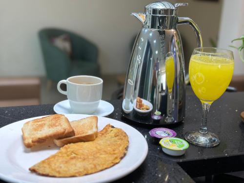 Makanan di atau di tempat lain dekat hotel