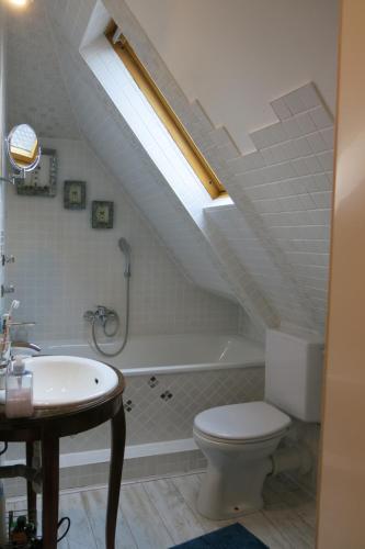 A bathroom at Haus Julius, Ferienwohnung bis zu 8 Gästen