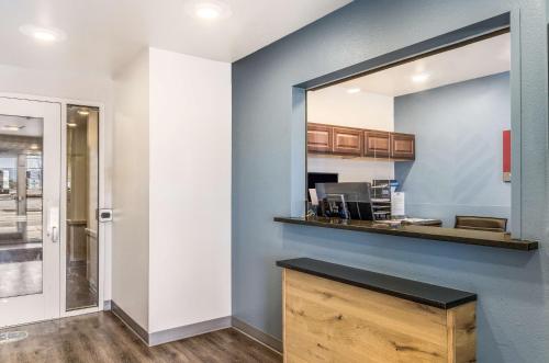 A kitchen or kitchenette at Extended Stay America Select Suites - Las Cruces