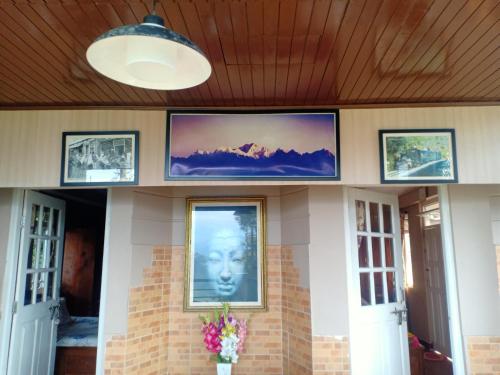 Darjeeling şehrindeki Pinewood Homestay tesisine ait fotoğraf galerisinden bir görsel