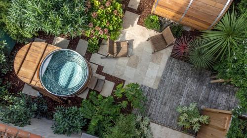 an overhead view of a garden with a table and chairs at Escale Rochelaise, chambre avec acces toute l'année au sauna et SPA chauffée in La Rochelle