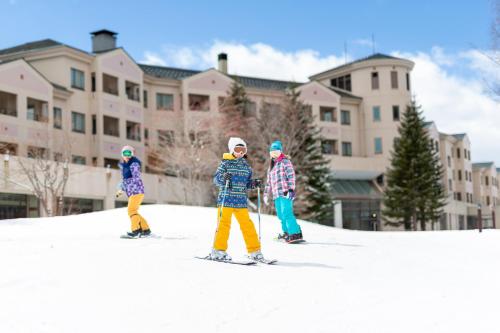 Oaspeți care stau la EN RESORT Grandeco Hotel