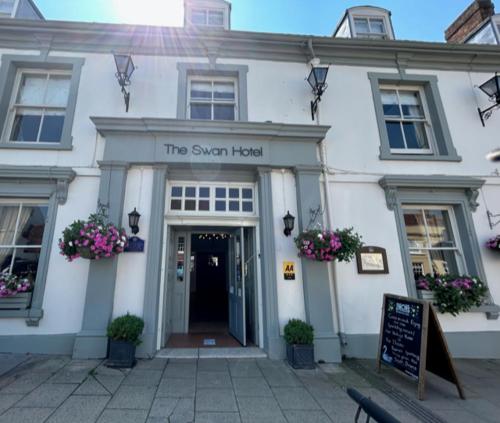 The facade or entrance of The Swan Hotel, Alresford