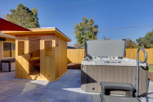 Galeri foto Modern Wheat Ridge Home with Private Hot Tub and Sauna di Wheat Ridge