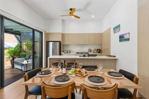 Dapur atau dapur kecil di Avenue Escape - Contemporary Living at Corrimal