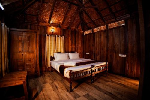 Cama ou camas em um quarto em Mahout Resort Wayanad - An Experiential Jungle Stay with Waterfall