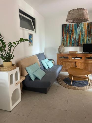 Uma área de estar em Appartement meublé Porto vecchio