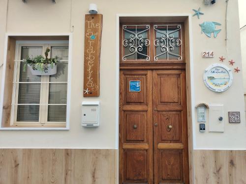 a building with a wooden door and a window at The Sorabellas in Gaeta