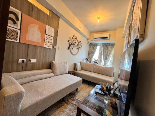 Beautiful 1bed condo Nr Airport, MOA, Makati, Bay休息區