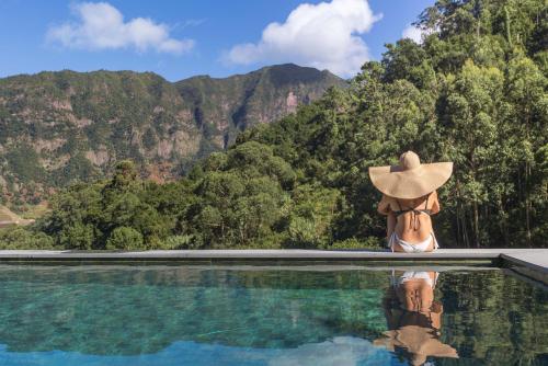 Pemandangan gunung umum atau pemandangan gunung yang diambil dari rumah percutian