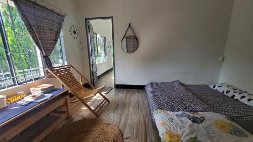 Postel nebo postele na pokoji v ubytování Chú Trọc Homestay - Phan Rang Homestay & Camp