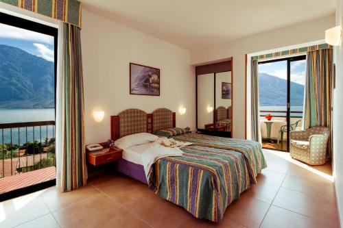 Posteľ alebo postele v izbe v ubytovaní Hotel Ilma Lake Garda Resort