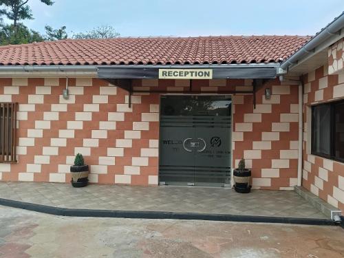 Tampak depan atau pintu masuk Hotel Double N - Kisumu