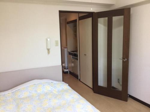 Uma cama ou camas num quarto em Business Inn Grandeur Fuchu