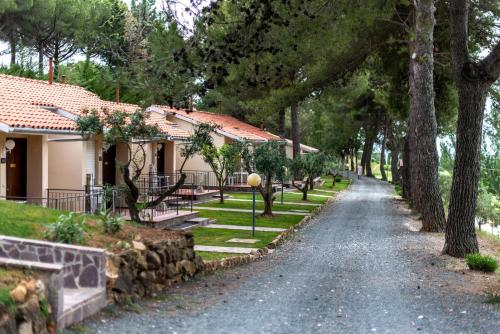 גינה חיצונית ב-Il Pelagone Hotel & Golf Resort Toscana