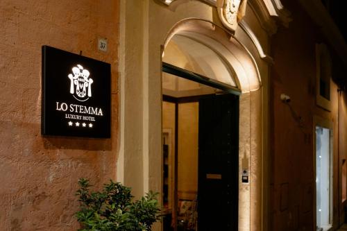 Un certificat, premiu, logo sau alt document afișat la Lo Stemma Luxury Boutique Hotel