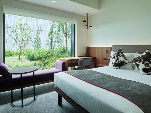 A bed or beds in a room at Mitsui Garden Hotel Toyosu Premier - Tokyo