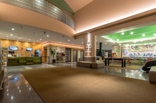 a lobby of a store with a couch and a table at Hotel Nacional Inn Curitiba Santa Felicidade in Curitiba