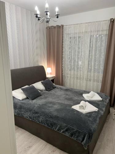 Apartament Lawendowy房間的床