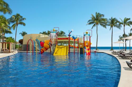 Bazen u objektu Dreams Riviera Cancun Resort & Spa - All Inclusive ili u blizini