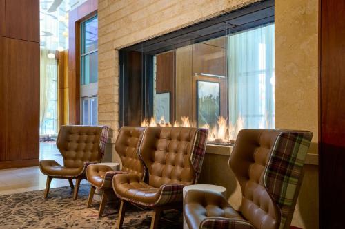 A seating area at Residence Inn Arlington Capital View