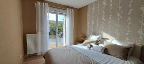 A bed or beds in a room at Villa des Climats Bourgogne