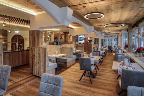 O lounge ou bar de Alpenhotel Fischer 4 Sterne - Adults Only