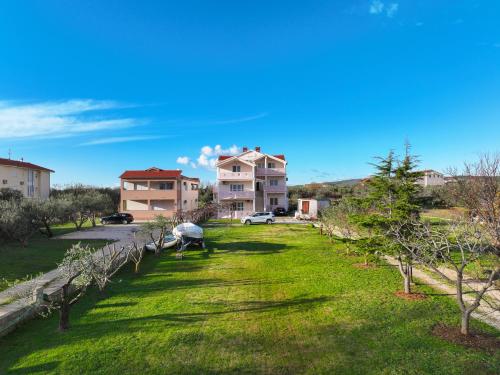 Fotografia z galérie ubytovania Beachfront apartments Jermen v Sukošane