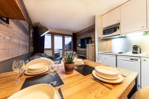 A kitchen or kitchenette at La Fruitiere - IMMODREAMS - Avoriaz