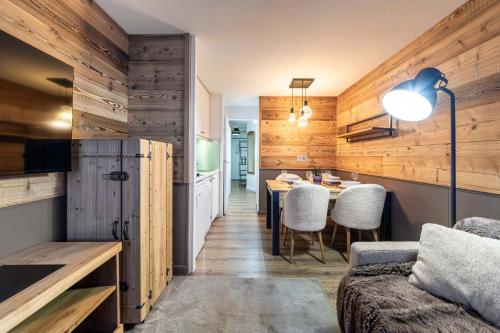 A kitchen or kitchenette at La Fruitiere - IMMODREAMS - Avoriaz