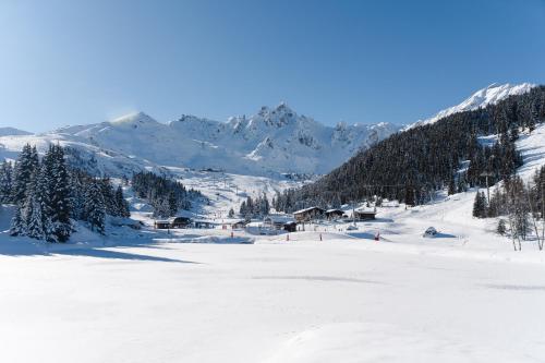 Kış mevsiminde Lake Hotel Courchevel 1850