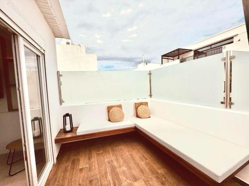 A balcony or terrace at Lantia Rooftop House