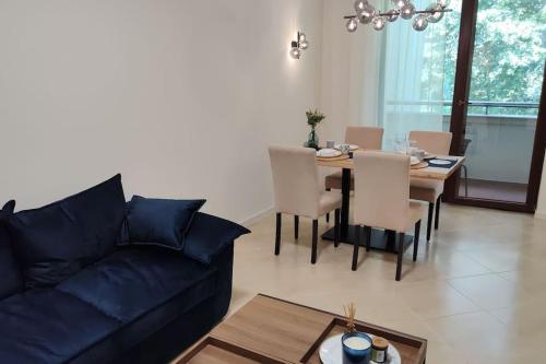 Khu vực ghế ngồi tại Modern 2BDRM in 5* Resort & pool