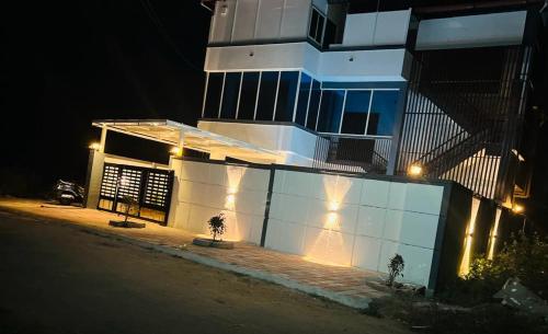 Gedung tempat aparthotel berlokasi