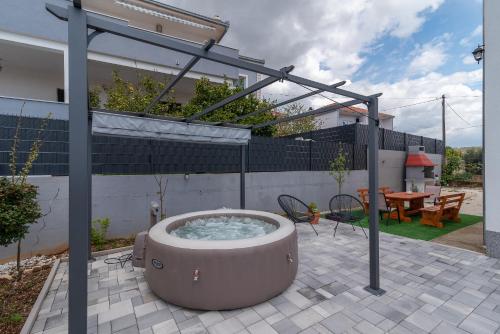 a hot tub in the middle of a patio at luxury apartment with garden jacuzzi in Trogir